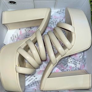 Cape Robbin Volcanoe Ivory Heels (Size 10)